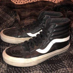 Sk8-Hi leather vans